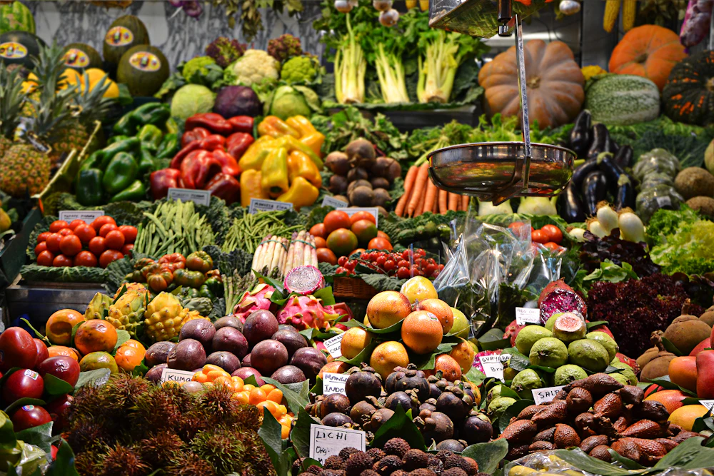 Fresh produce vegetables grocery market 2026